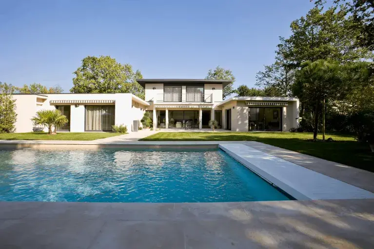 Installation de fenetre et porte d'entree sur mesure Janneau