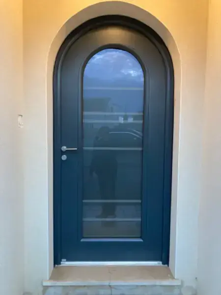 Porte d'entrée mixte installée à Morlaix